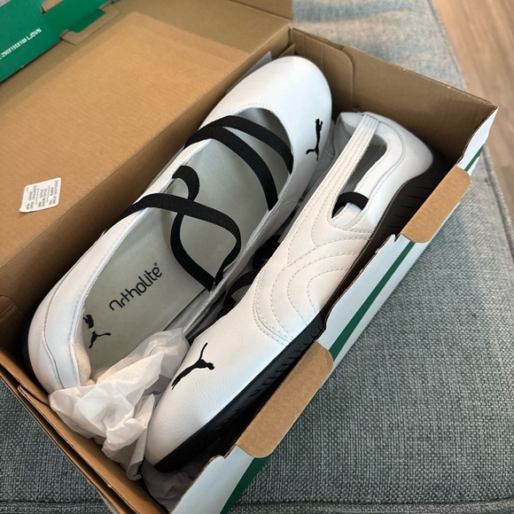 Puma Shoes - Puma White and Black Athletic Shoes. Size 9